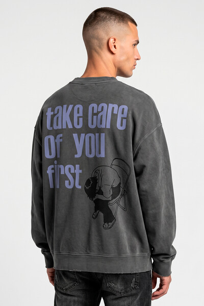 Foto Blusa oversized de moletom estonado chumbo Take Care