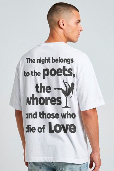 Foto Camiseta oversized branca Poets