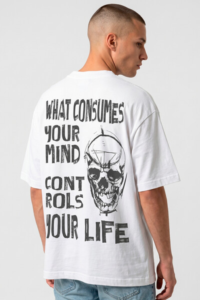 Foto Camiseta oversized branca Controls