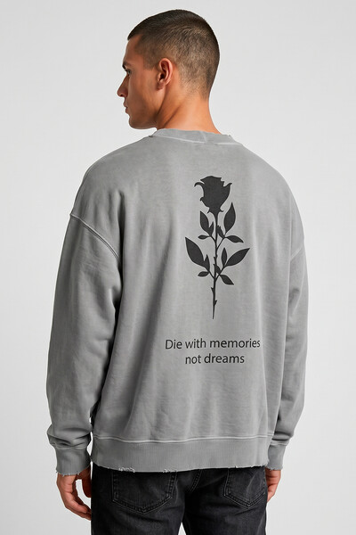 Foto Blusa oversized de moletom estonado cinza Memories