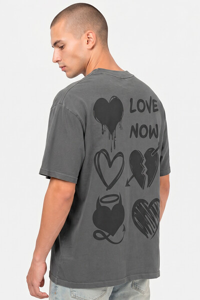 Foto Camiseta oversized estonada chumbo Love Now