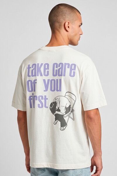 Foto Camiseta oversized off white Take Care