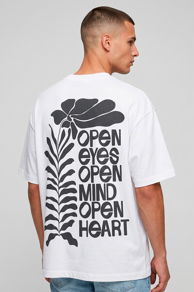 Foto Camiseta oversized branca Open Eyes