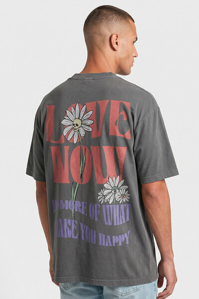 Foto Camiseta oversized estonada chumbo Love Now Collors