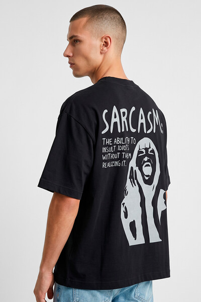 Foto Camiseta oversized preta Sarcasm