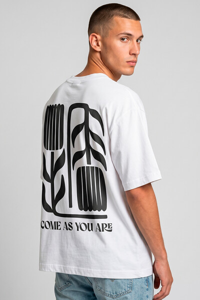 Foto Camiseta oversized branca Come As You Are