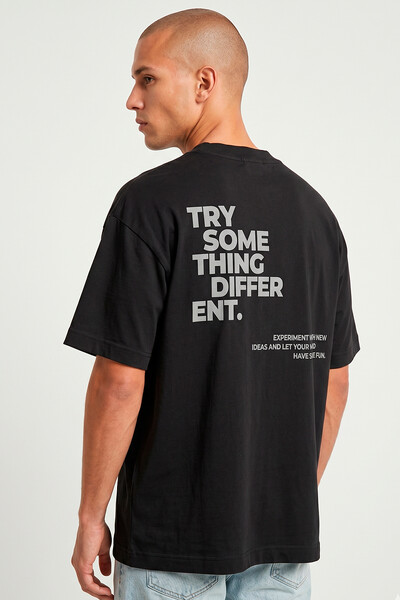 Foto Camiseta oversized preta Try Some