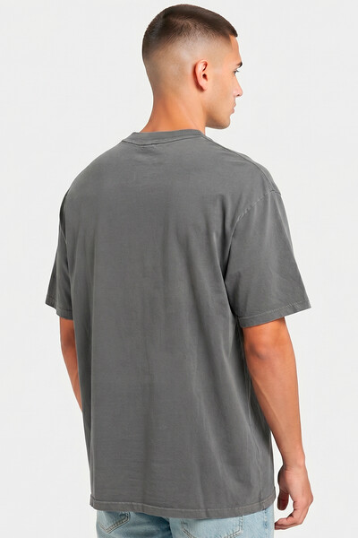 Foto Camiseta oversized estonada chumbo Skull