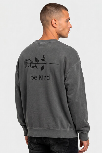 Foto Blusa oversized de moletom estonado chumbo Be Kind