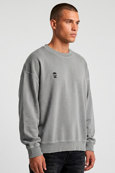 Foto Blusa oversized de moletom estonado cinza Skull