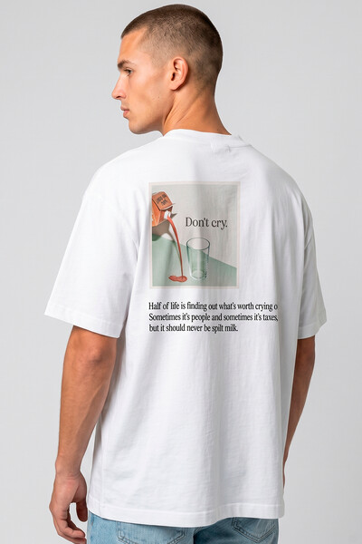 Foto Camiseta oversized branca Milk
