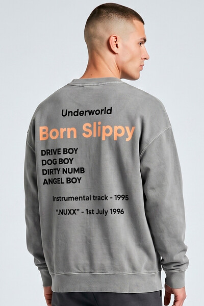 Foto Blusa oversized de moletom estonado cinza Born Slippy