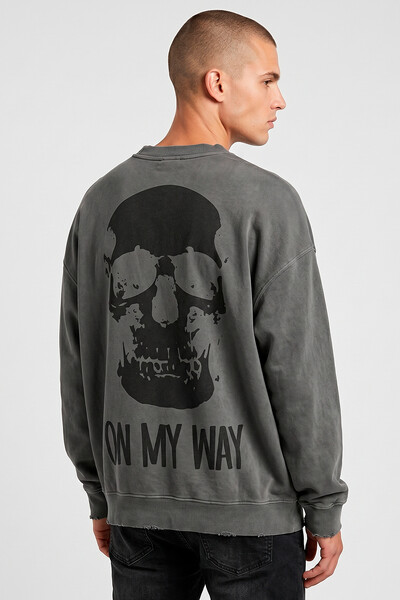 Foto Blusa oversized de moletom estonado chumbo On My Way
