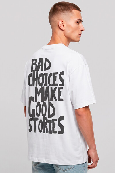 Foto Camiseta oversized branca Bad Choices