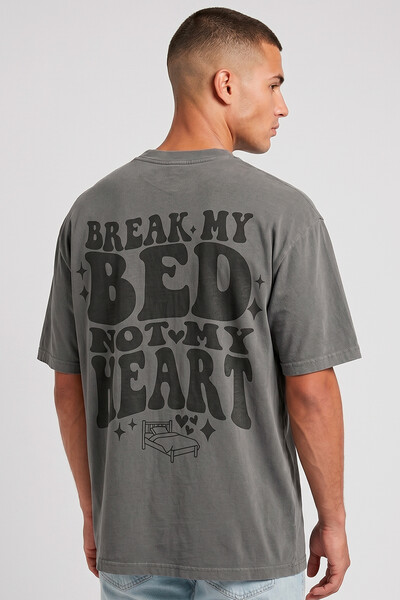 Foto Camiseta oversized estonada chumbo Bed