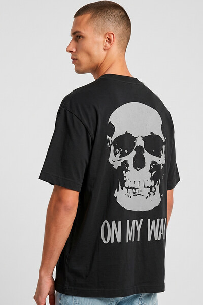 Foto Camiseta oversized preta On My Way