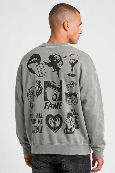 Foto Blusa oversized de moletom estonado cinza Fame