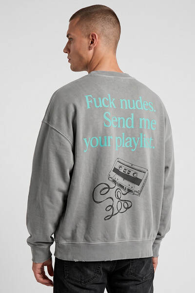 Foto Blusa oversized de moletom estonado cinza Send