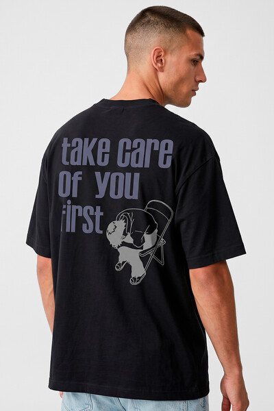 Foto Camiseta oversized preta Take Care