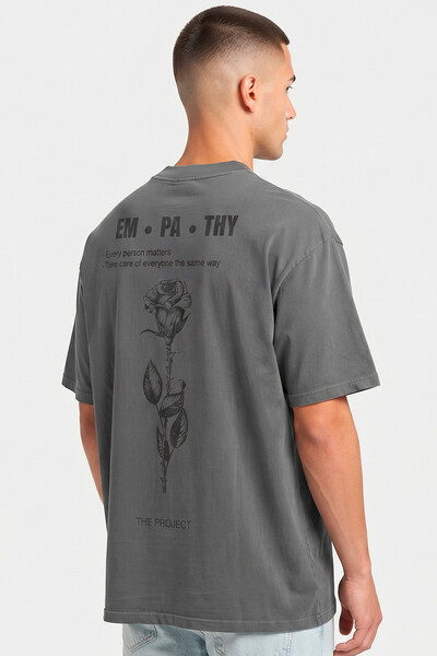 Foto Camiseta oversized estonada chumbo Empathy