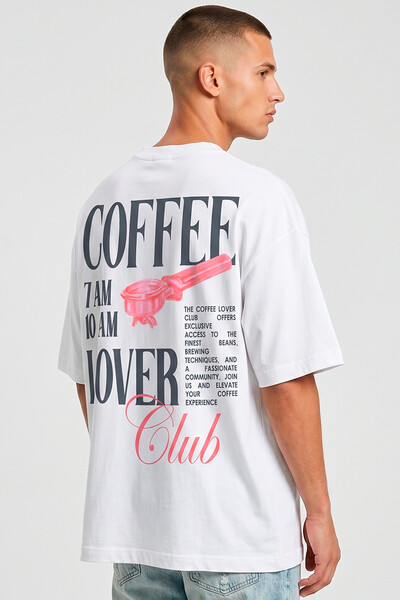 Foto Camiseta oversized branca Coffee Club