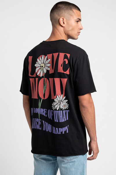 Foto Camiseta preta Love Now Collors