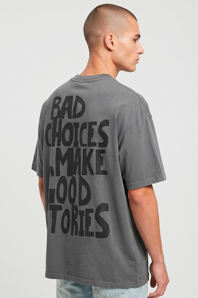 Foto Camiseta oversized estonada chumbo Bad Choices