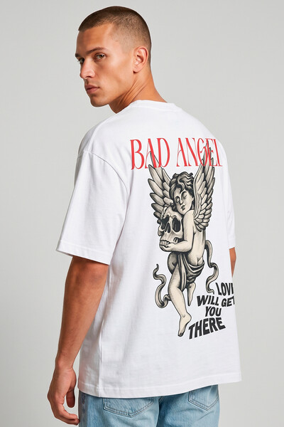 Foto Camiseta oversized branca Bad Angel Collors