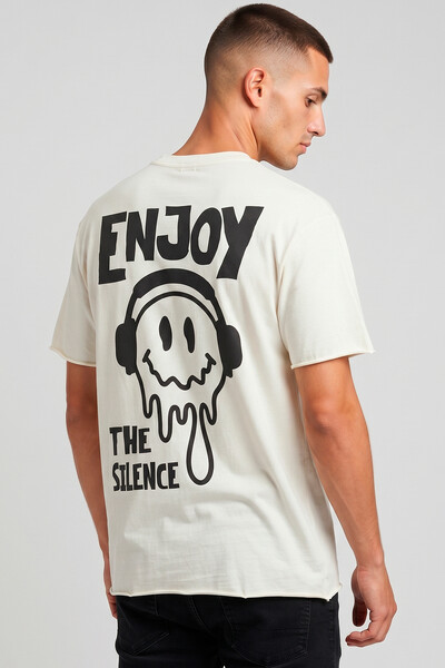 Foto Camiseta off white Enjoy