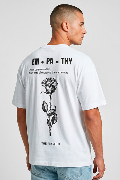 Foto Camiseta oversized branca Empathy