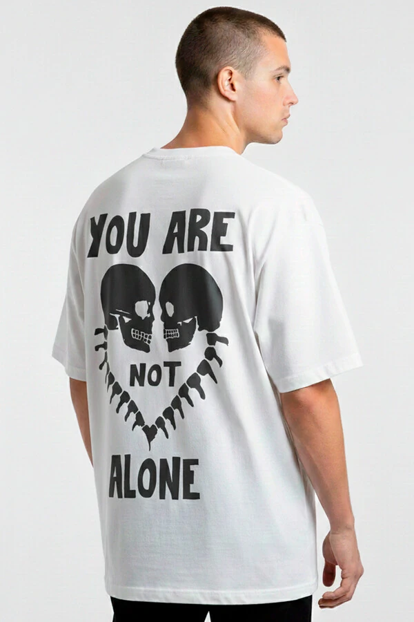 Camiseta oversized branca Alone