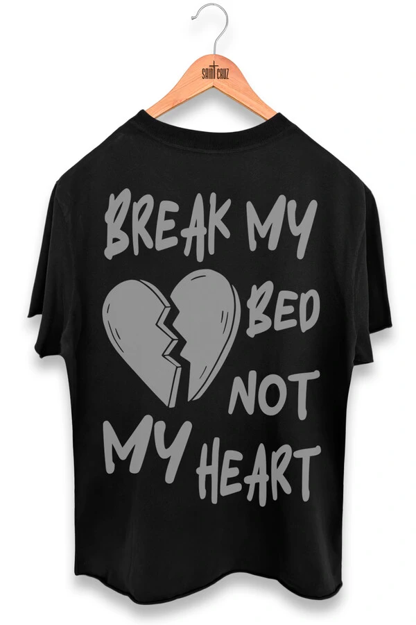 Camiseta preta Break My Bed