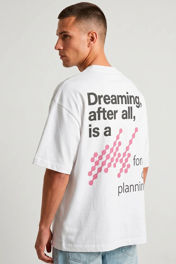 Camiseta oversized branca Dreaming