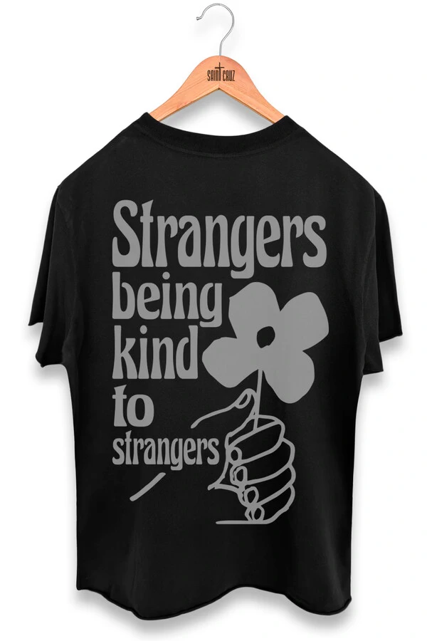 Camiseta preta Being