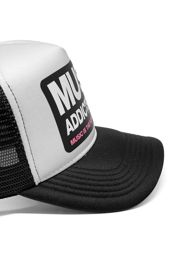 Boné trucker retrô branco e preto Music Club