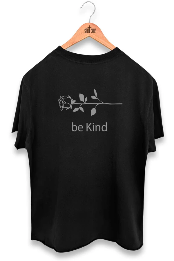 Camiseta preta Be Kind