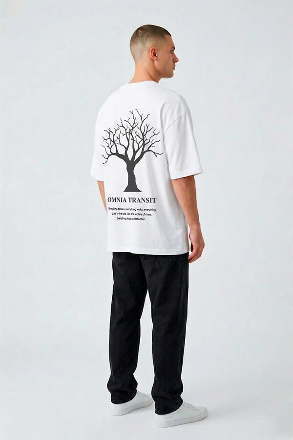 Camiseta oversized branca Omnia Transit