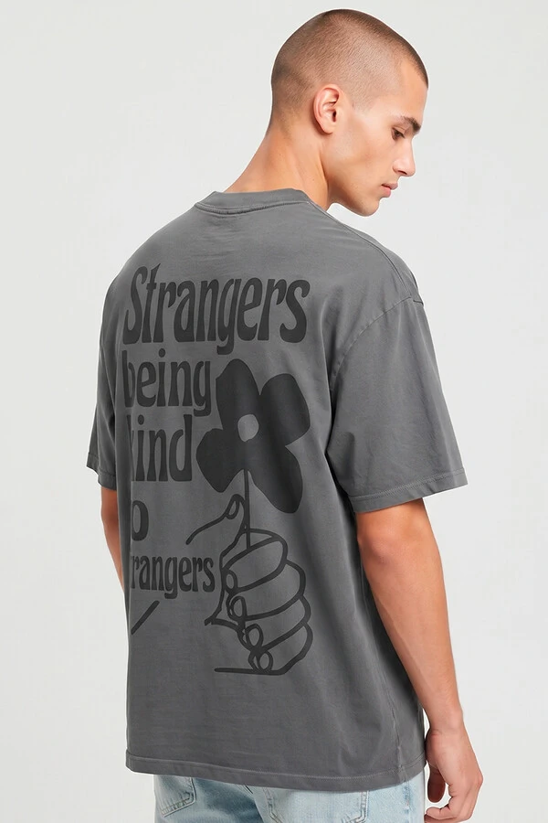 Camiseta oversized estonada chumbo Being