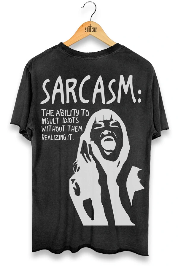 Camiseta estonada preta Sarcasm Outlet