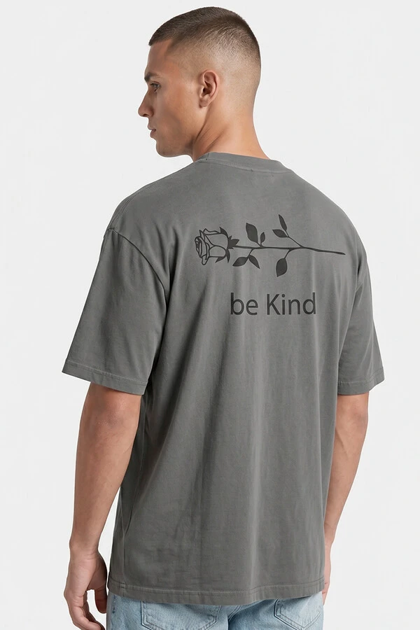 Camiseta oversized estonada chumbo Be Kind