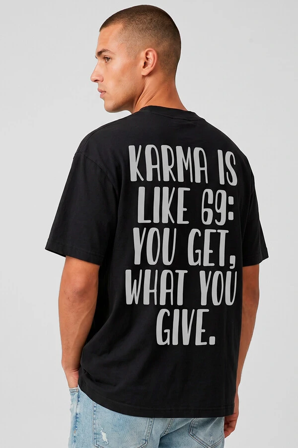 Camiseta oversized preta Karma