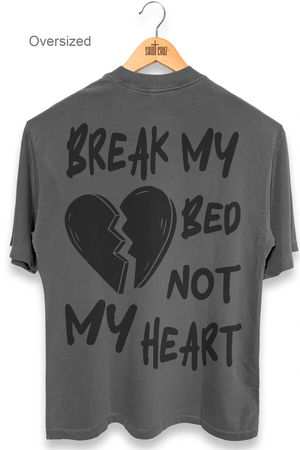 Camiseta oversized estonada chumbo Break My Bed