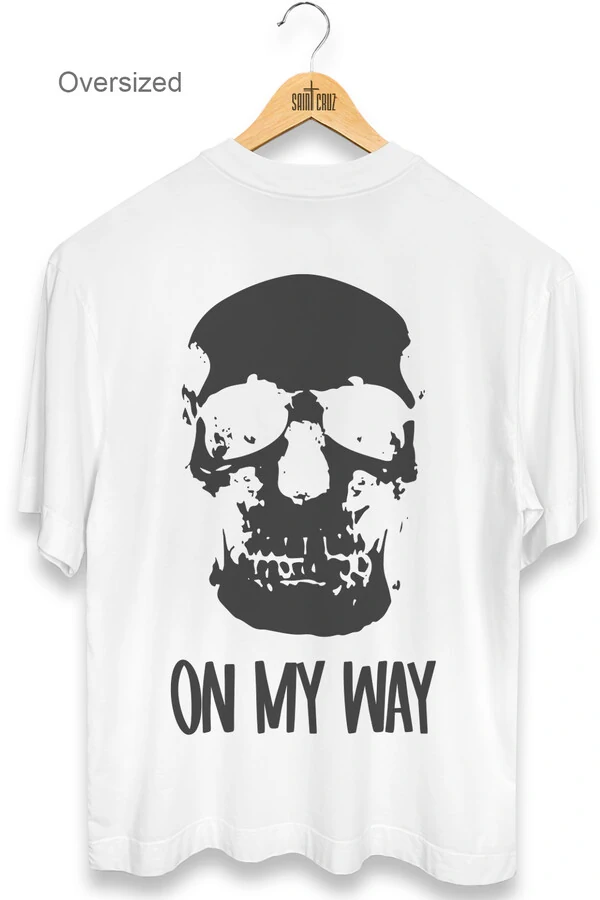 Camiseta oversized branca On My Way