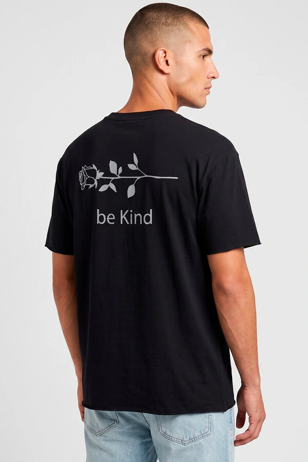 Camiseta preta Be Kind