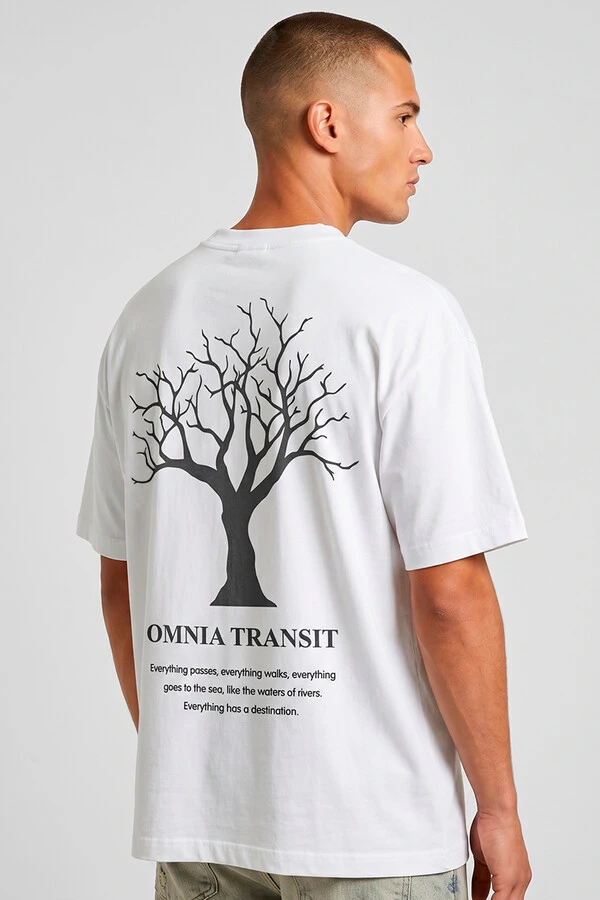 Camiseta oversized branca Omnia Transit