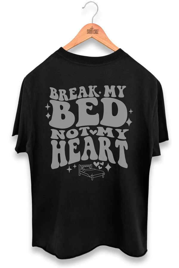 Camiseta preta Bed