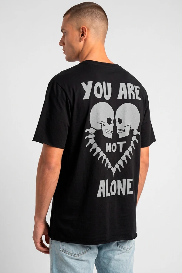 Camiseta preta Alone