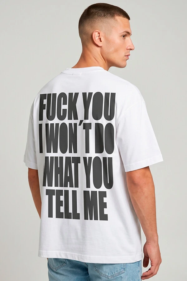 Camiseta oversized branca Tell Me