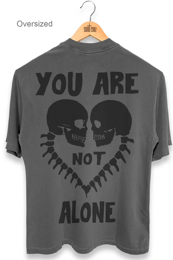 Camiseta oversized estonada chumbo Alone