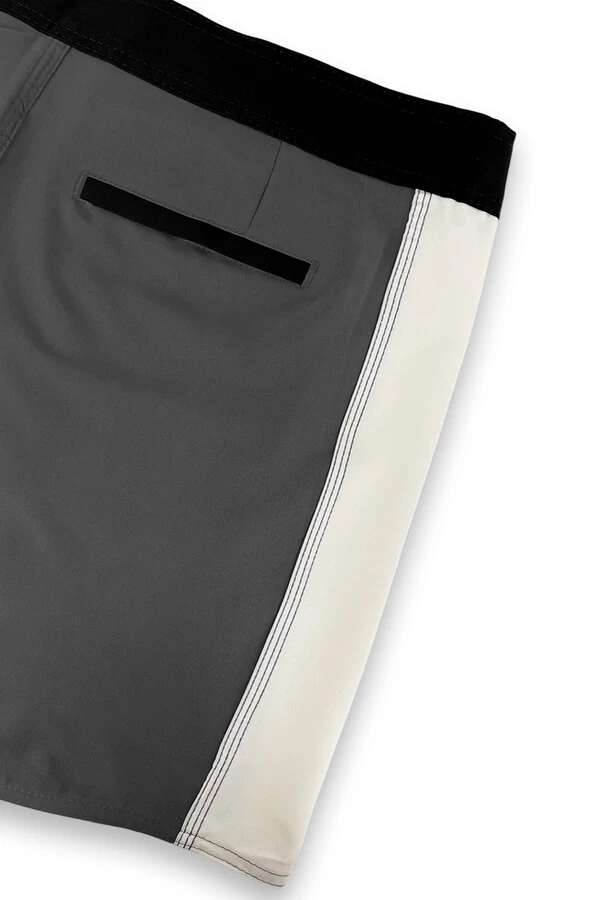 Bermuda retrô line Chumbo e Off White